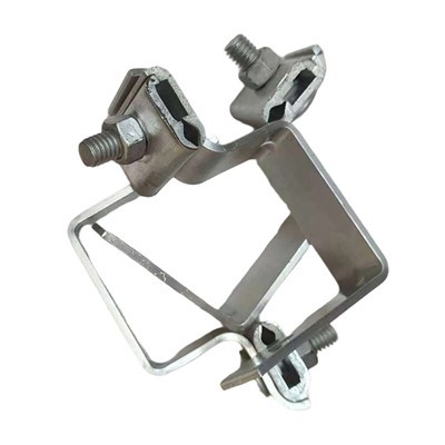 اسٹیمپڈ ایلومینیم کیبل کلیمپوں کا ایک بڑا بیچ